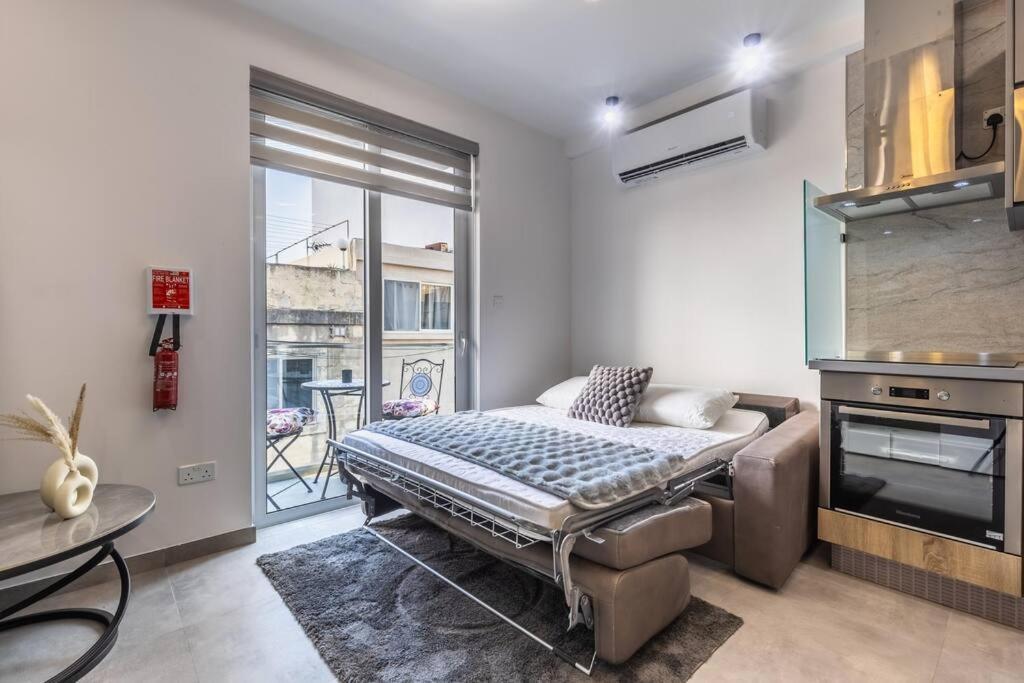 Nocturnal Elegance Apartment By Solea 斯利马 外观 照片